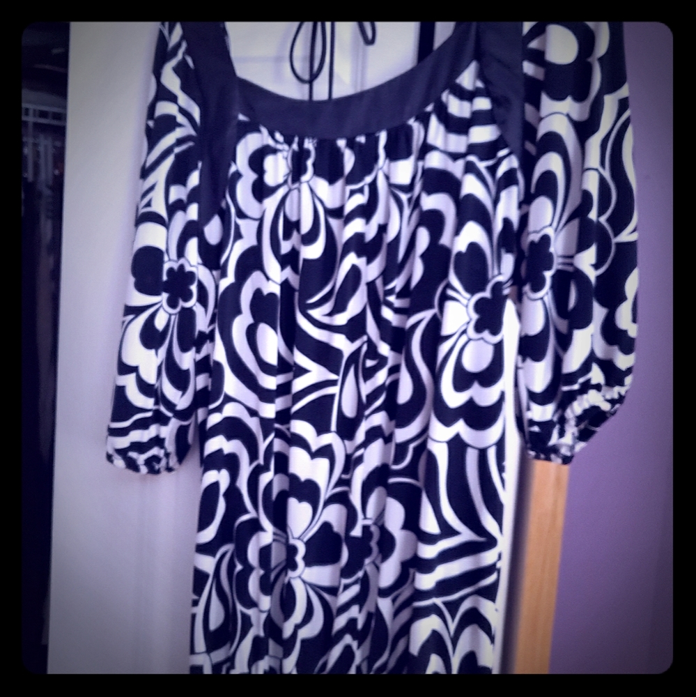 Black and white dress with scoop neck